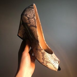 Vince Camuto Valary Snakeskin Peeptoe Wedges 6.5
